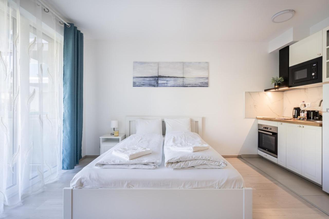 בודפשט Grand Corvin Studio With Balcony מראה חיצוני תמונה